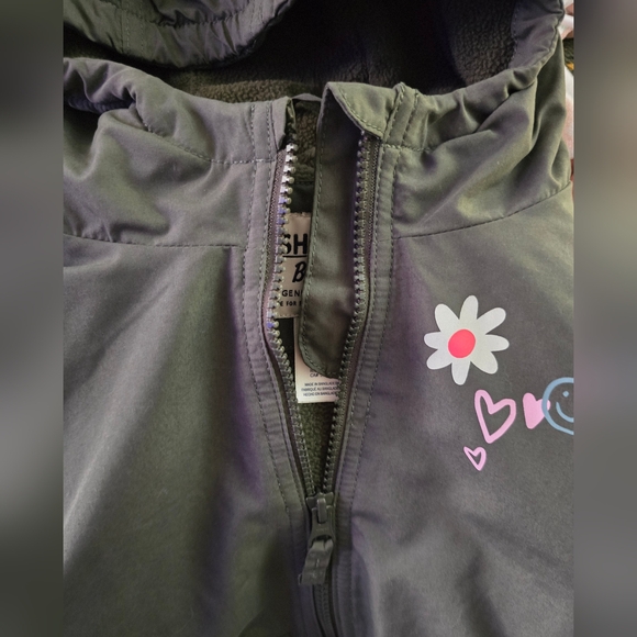 OshKosh: Girl's Midweight, Hooded, Zip-up Jacket w/ Warm Fleece Lining, Size: 5 - Picture 2 of 16